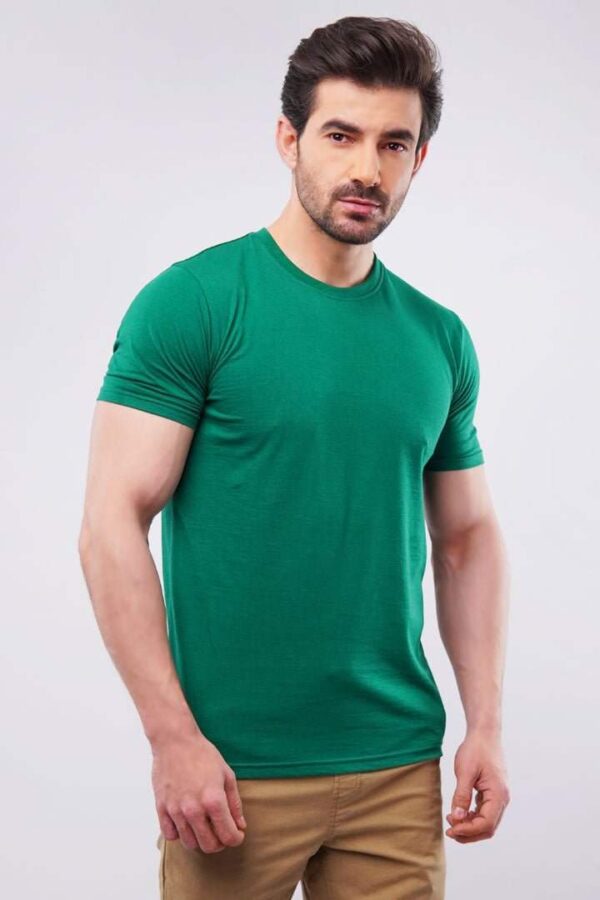 men wearing green t shirt